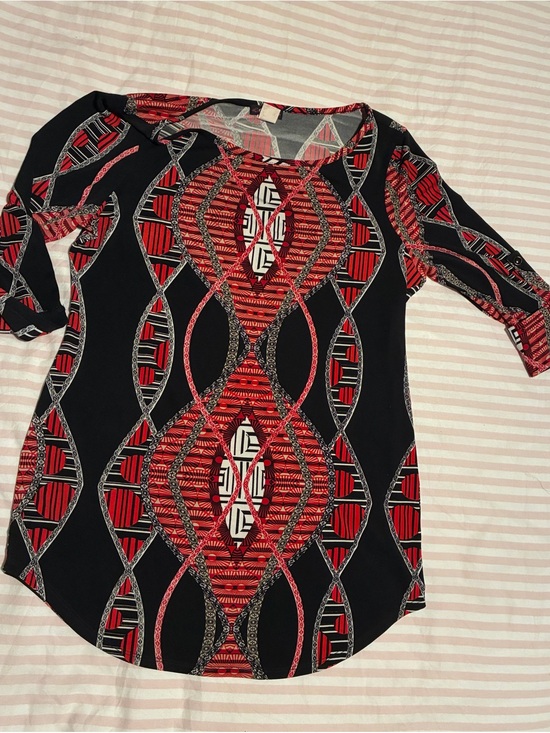 Cocomo Dresses & Skirts - Cocomo Black & Red Geometric Long Sleeve Tee
